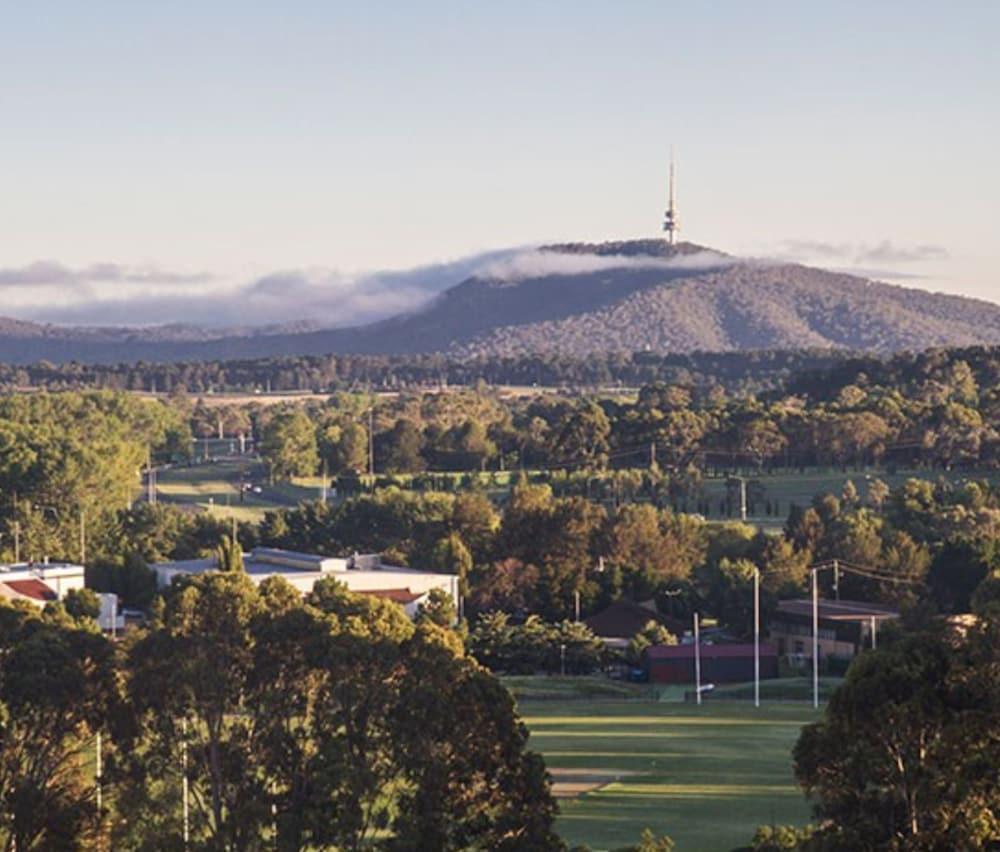 Abode Tuggeranong Aparthotel Canberra Kültér fotó