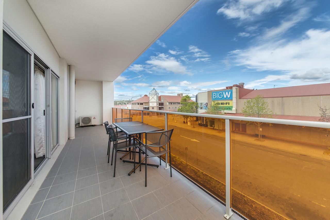 Abode Tuggeranong Aparthotel Canberra Kültér fotó