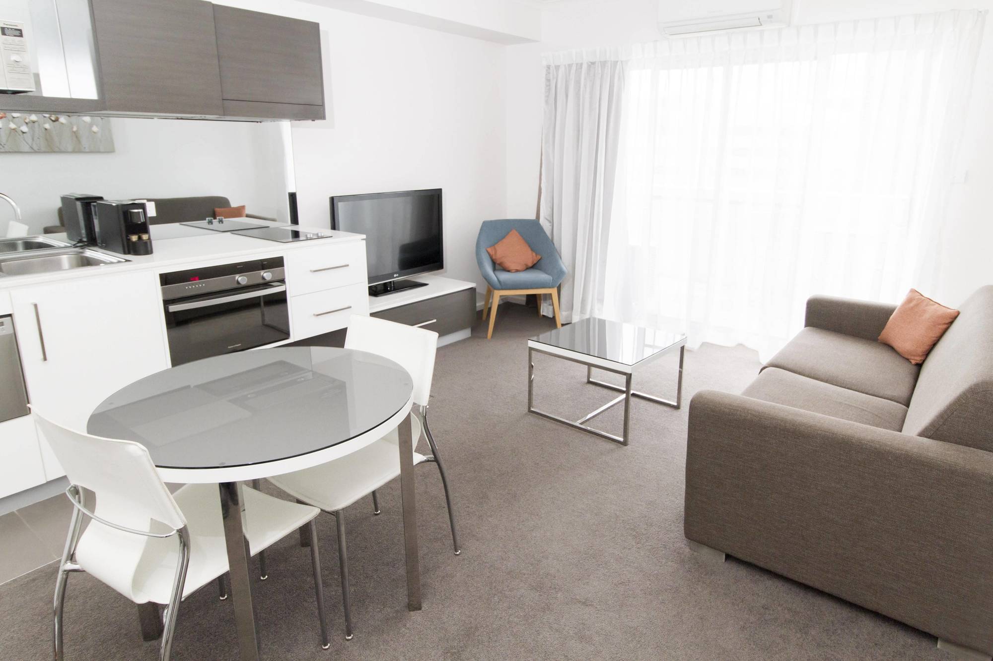 Abode Tuggeranong Aparthotel Canberra Kültér fotó