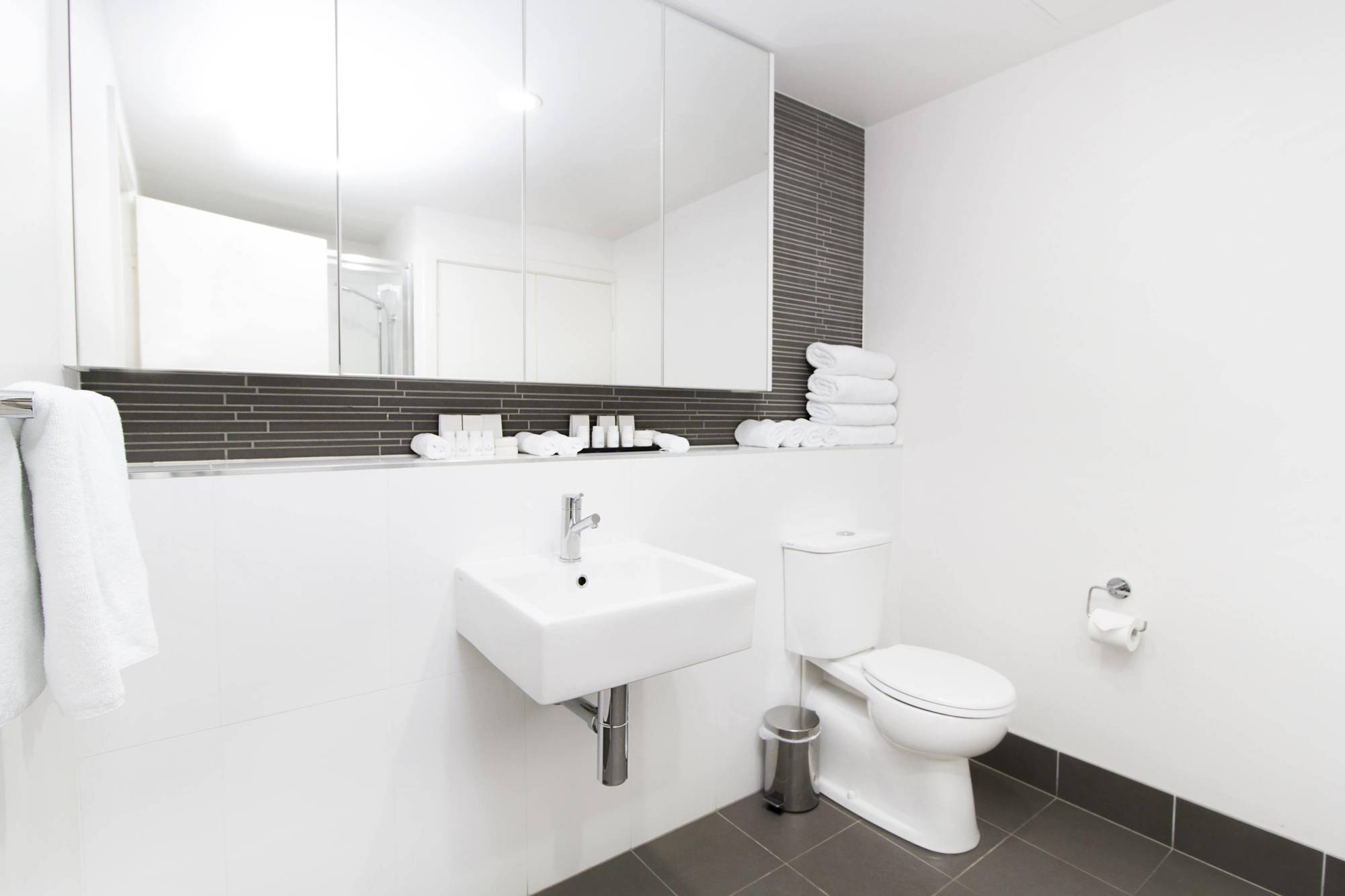 Abode Tuggeranong Aparthotel Canberra Kültér fotó