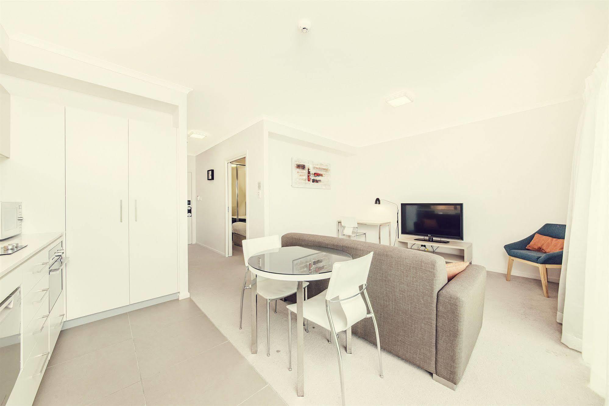Abode Tuggeranong Aparthotel Canberra Kültér fotó