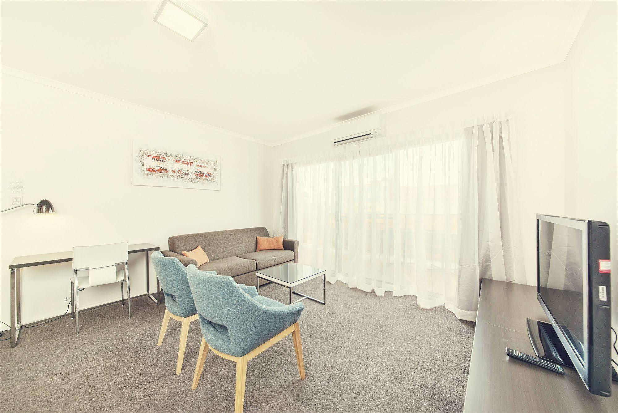 Abode Tuggeranong Aparthotel Canberra Kültér fotó