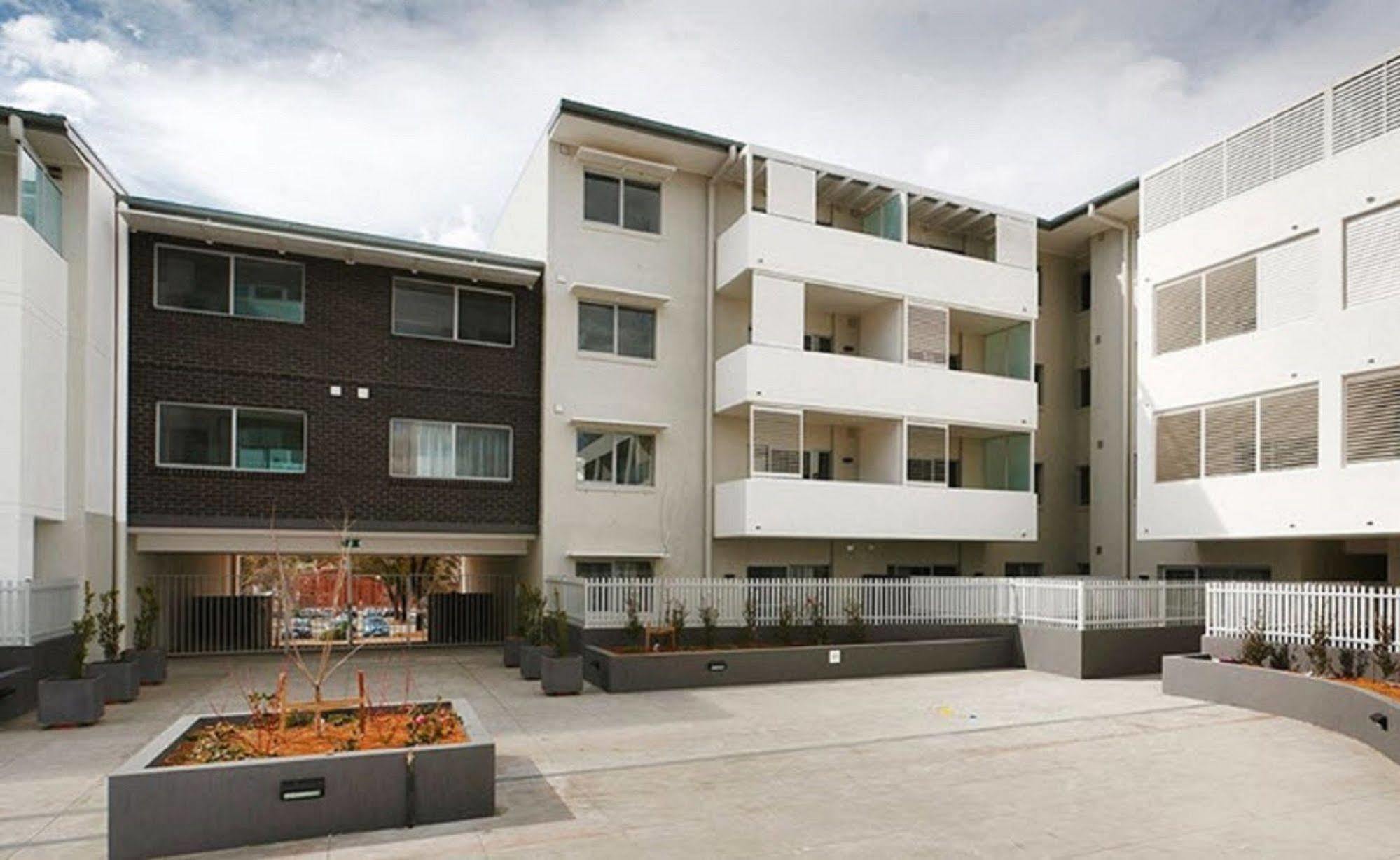 Abode Tuggeranong Aparthotel Canberra Kültér fotó